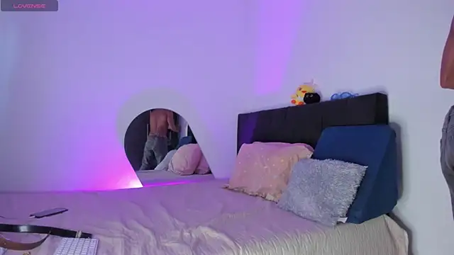 santinaughty online show from 27, 3, 2026