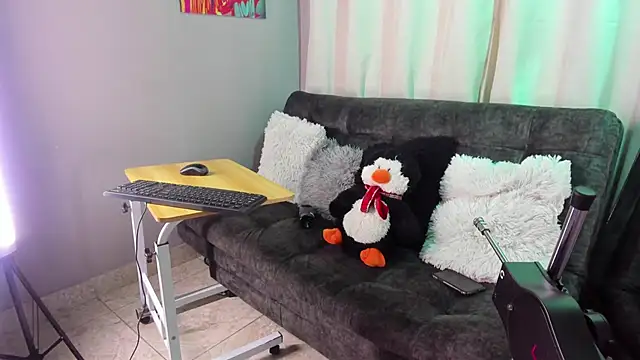 BonnieRitz online show from 2, 12, 2025