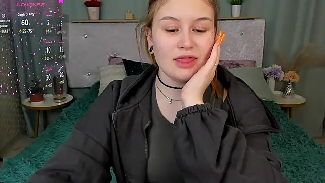 Snapshot of MilanaXHoney chatting on 23, 2, 2026 MilanaXHoney online show from 23, 2, 2026