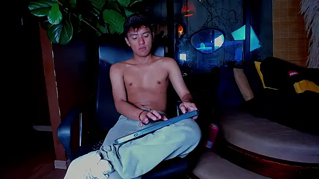 isaac grimm online show from 2, 4, 2026