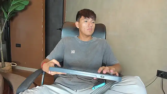 Snapshot of isaac_grimm chatting on 6, 2, 2026 isaac grimm online show from 6, 2, 2026