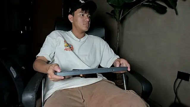 Snapshot of isaac_grimm chatting on 13, 2, 2026 isaac grimm online show from 13, 2, 2026