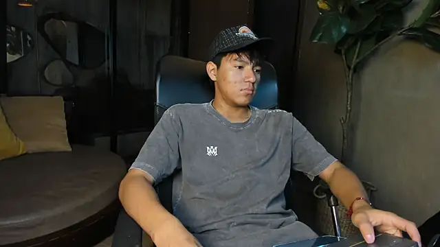 Snapshot of isaac_grimm chatting on 25, 2, 2026 isaac grimm online show from 25, 2, 2026