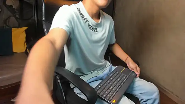 Snapshot of isaac_grimm chatting on 21, 2, 2026 isaac grimm online show from 21, 2, 2026