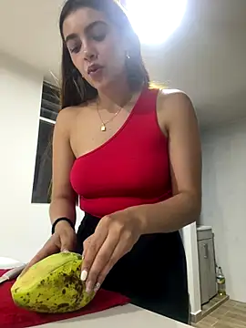 Snapshot of Julieta-8 chatting on 18, 12, 2025 Julieta-8 online show from 18, 12, 2025