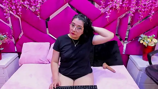 Alexa Sanz online show from 4, 12, 2025