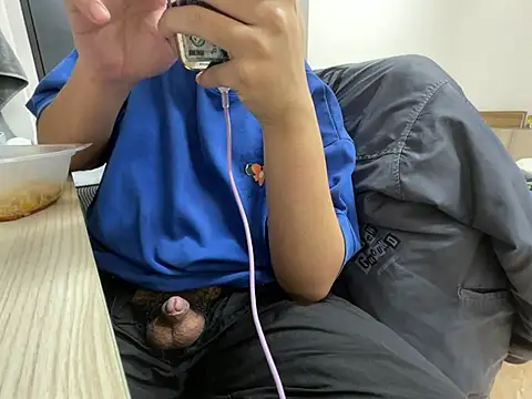 Snapshot of hiiiizzzz chatting on 6, 3, 2026 hiiiizzzz online show from 6, 3, 2026