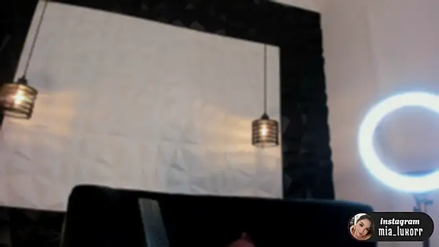 Mia Luxor online show from 23, 2, 2026