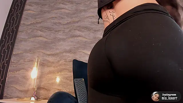 Mia Luxor online show from 5, 4, 2026