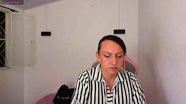 Ivonne ferrer   online show from 2, 12, 2025