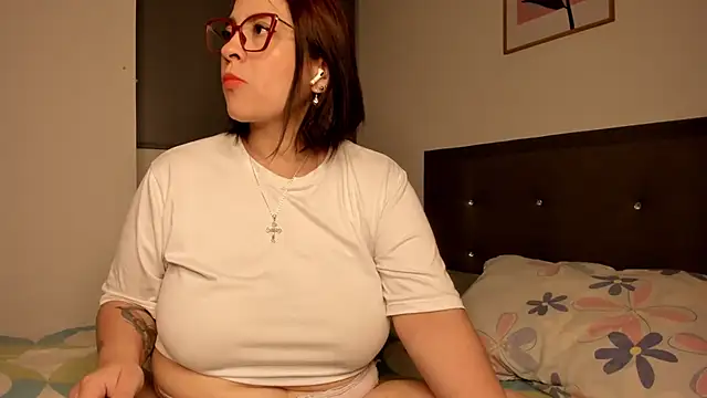 Snapshot of Meggan_Moree chatting on 16, 7, 2026 Meggan Moree online show from 16, 7, 2026