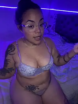 Lindalatina2001 online show from 5, 2, 2026