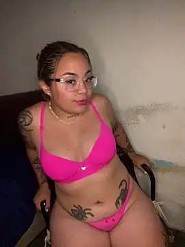 Lindalatina2001 online show from 16, 12, 2025