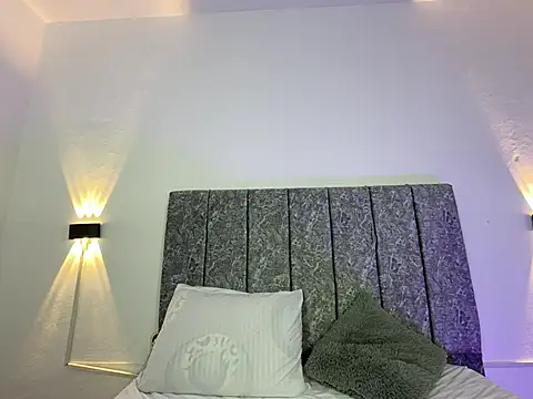 Mia Allenn online show from 10, 4, 2026