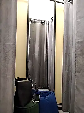 Snapshot of EvaRoughe chatting on 13, 4, 2026 EvaRoughe online show from 13, 4, 2026