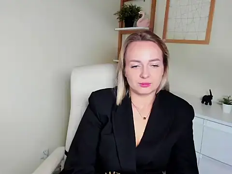 Karenblond online show from 2, 12, 2025