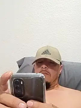 Snapshot of Lalin2323 chatting on 1, 3, 2026 Lalin2323 online show from 1, 3, 2026