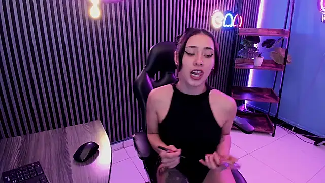 Ariana collinss online show from 21, 12, 2025