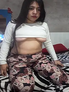 Estefanny Lolyy online show from 2, 7, 2026