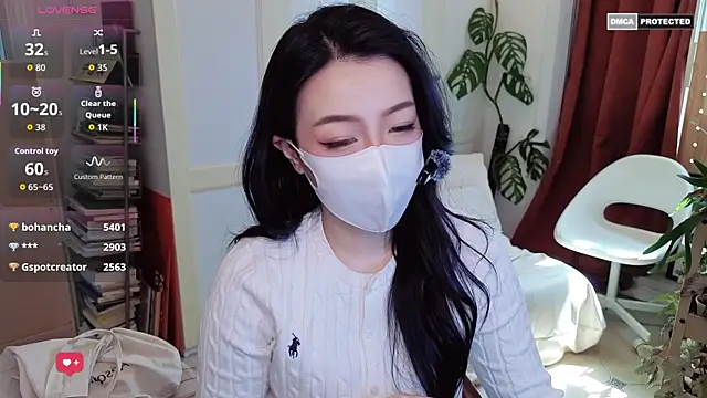 nayomi 34f online show from 7, 4, 2026