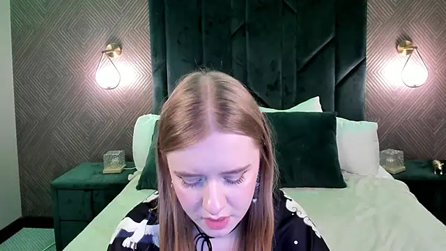 Victori Fox online show from 5, 12, 2025