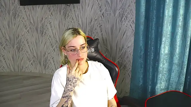 ValerieKirk online show from 2, 12, 2025