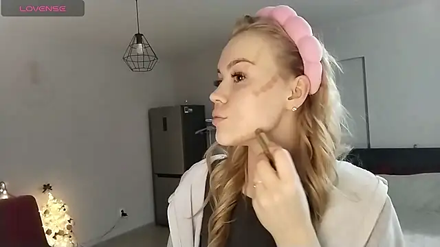 LunaPeony online show from 19, 12, 2025