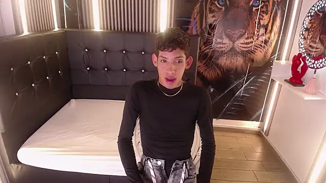 AleJines   online show from 2, 12, 2025