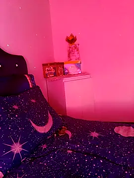 Snapshot of MisNicol chatting on 3, 12, 2025 MisNicol online show from 3, 12, 2025