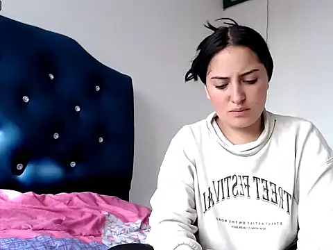 Snapshot of MisNicol chatting on 7, 4, 2026 MisNicol online show from 7, 4, 2026