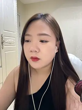 Snapshot of A-Qin chatting on 4, 12, 2025 A-Qin online show from 4, 12, 2025