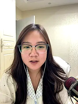 Snapshot of A-Qin chatting on 2, 12, 2025 A-Qin online show from 2, 12, 2025