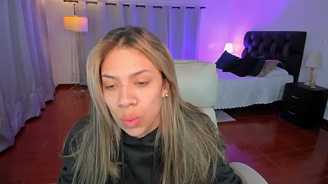 Snapshot of Zara_Wolf_ chatting on 5, 2, 2026 Zara Wolf online show from 5, 2, 2026