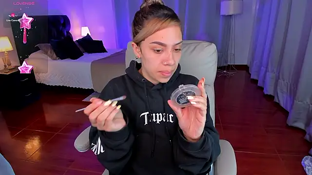 Snapshot of Zara_Wolf_ chatting on 4, 2, 2026 Zara Wolf online show from 4, 2, 2026