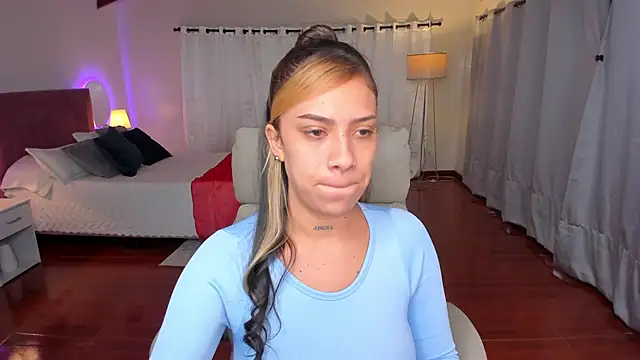 Zara Wolf  online show from 3, 12, 2025