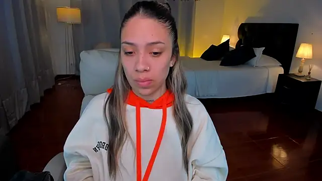 Snapshot of Zara_Wolf_ chatting on 22, 2, 2026 Zara Wolf online show from 22, 2, 2026