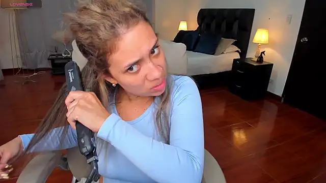 Zara Wolf  online show from 8, 1, 2026