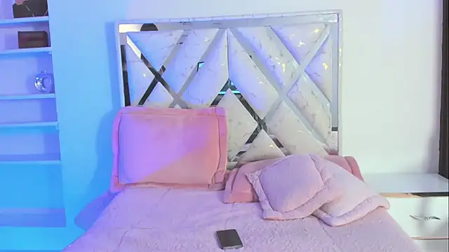 Snapshot of ElenaLauren chatting on 7, 2, 2026 ElenaLauren online show from 7, 2, 2026