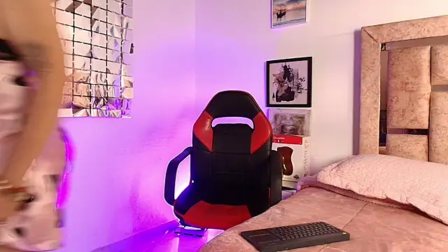 ElenaLauren online show from 1, 4, 2026