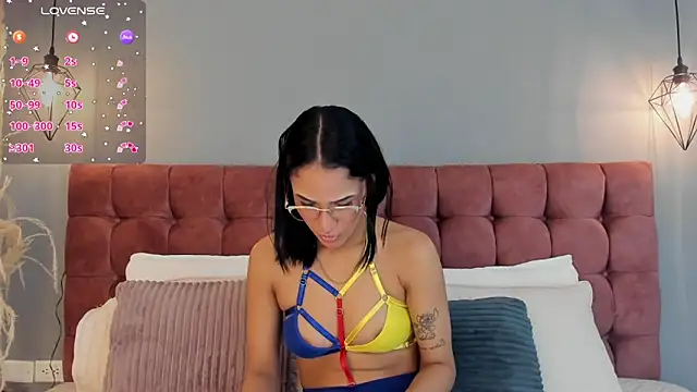 Samantha luv  online show from 4, 12, 2025