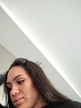 SiennaLuxexx online show from 19, 3, 2026