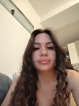 SiennaLuxexx online show from 4, 6, 2026