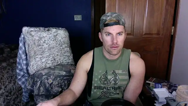 Snapshot of SpunRedneck chatting on 2, 2, 2026 SpunRedneck online show from 2, 2, 2026