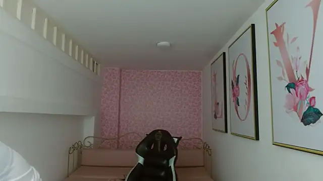 Nina harpper  online show from 12, 4, 2026