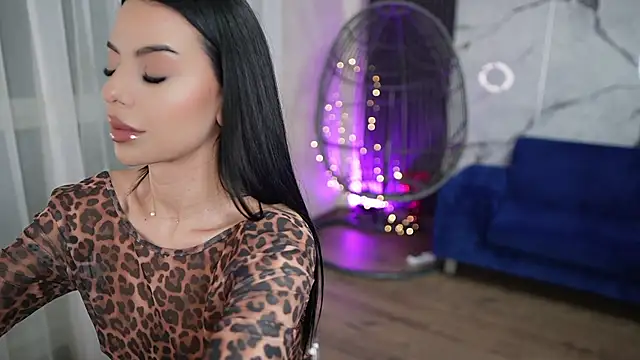 Ivy Trix online show from 4, 12, 2025