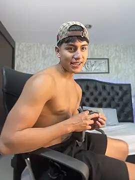 Snapshot of Lander_Cruz chatting on 8, 7, 2026 Lander Cruz online show from 8, 7, 2026