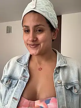 Snapshot of Silvana_Ruiz87 chatting on 3, 12, 2025 Silvana Ruiz87 online show from 3, 12, 2025