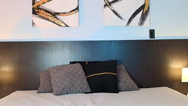 ViennaMilf online show from 18, 12, 2025