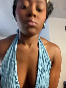Snapshot of Cynthia_es chatting on 8, 7, 2026 Cynthia es online show from 8, 7, 2026