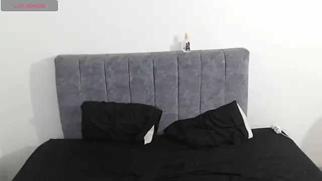 hottie couplee online show from 22, 4, 2026
